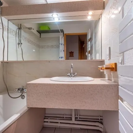 Bright Cocoon With Balcony And View On The Valley Appartamento *