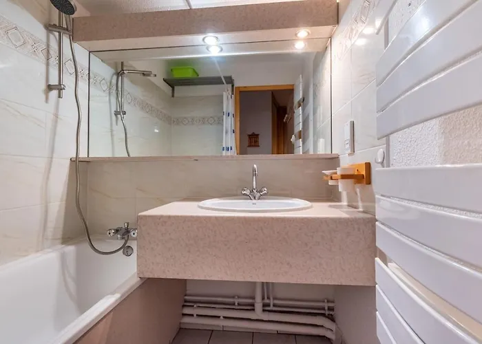 Bright Cocoon With Balcony And View On The Valley شقة *