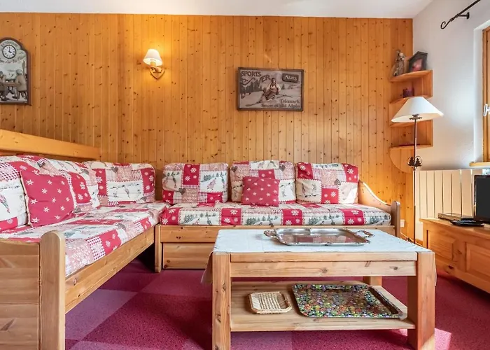 Bright Cocoon With Balcony And View On The Valley Appartamento